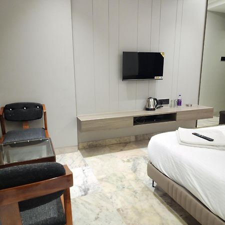 Hotel Statusinn, Ichalkaranji Екстериор снимка