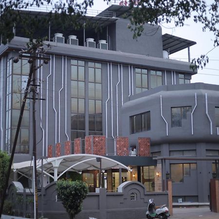 Hotel Statusinn, Ichalkaranji Екстериор снимка