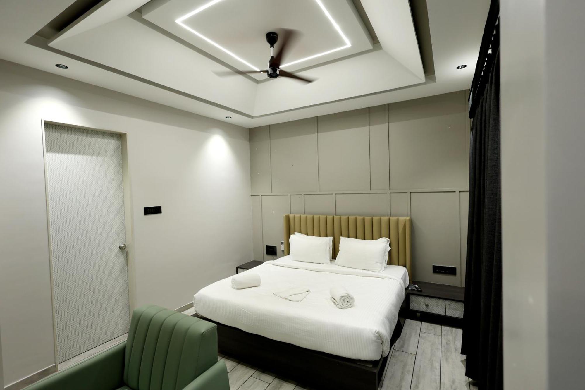 Hotel Statusinn, Ichalkaranji Екстериор снимка