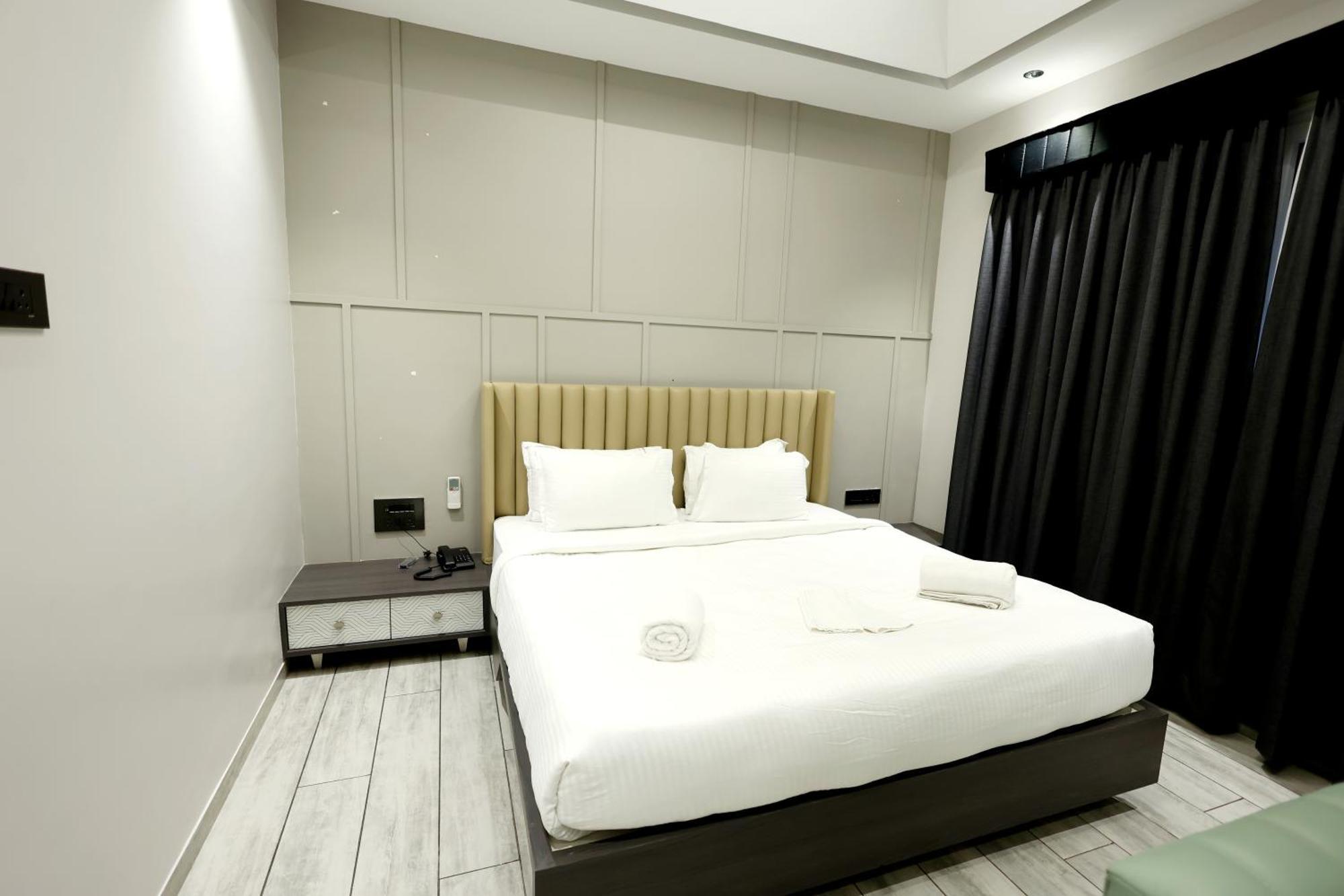 Hotel Statusinn, Ichalkaranji Екстериор снимка