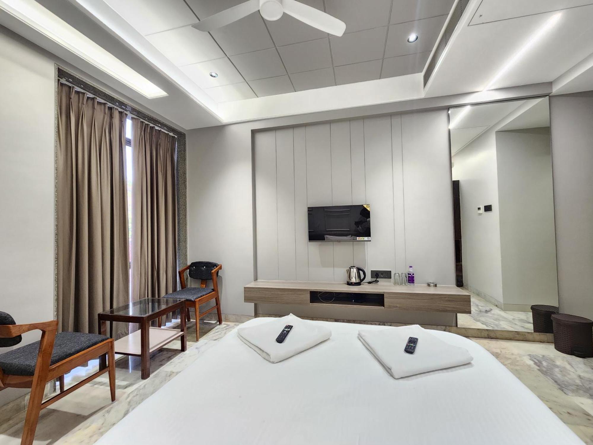 Hotel Statusinn, Ichalkaranji Екстериор снимка