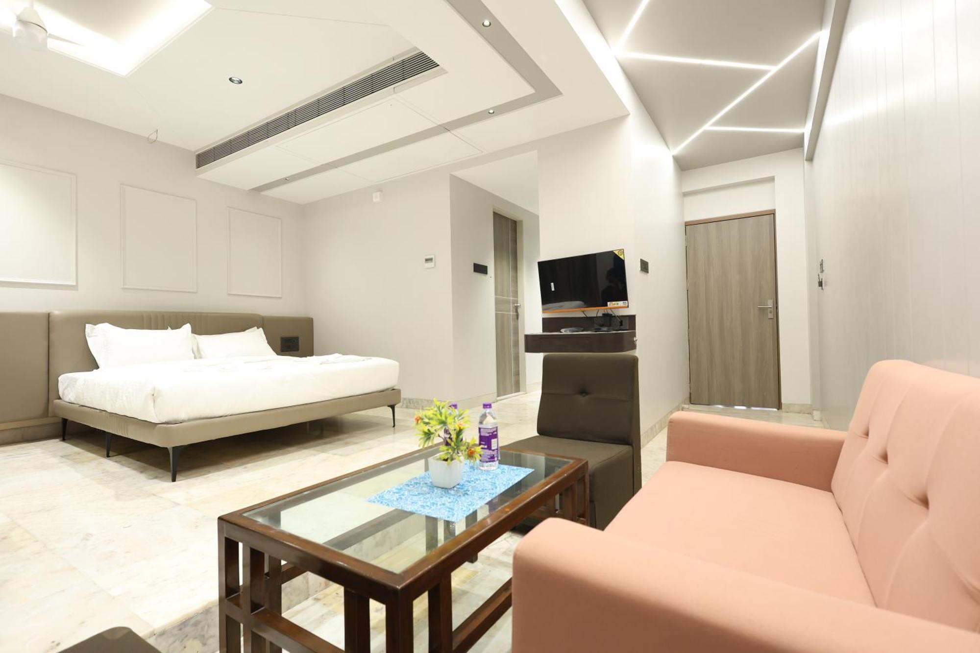 Hotel Statusinn, Ichalkaranji Екстериор снимка