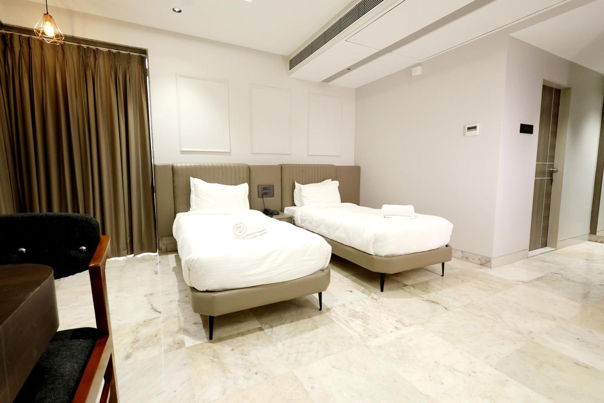 Hotel Statusinn, Ichalkaranji Екстериор снимка