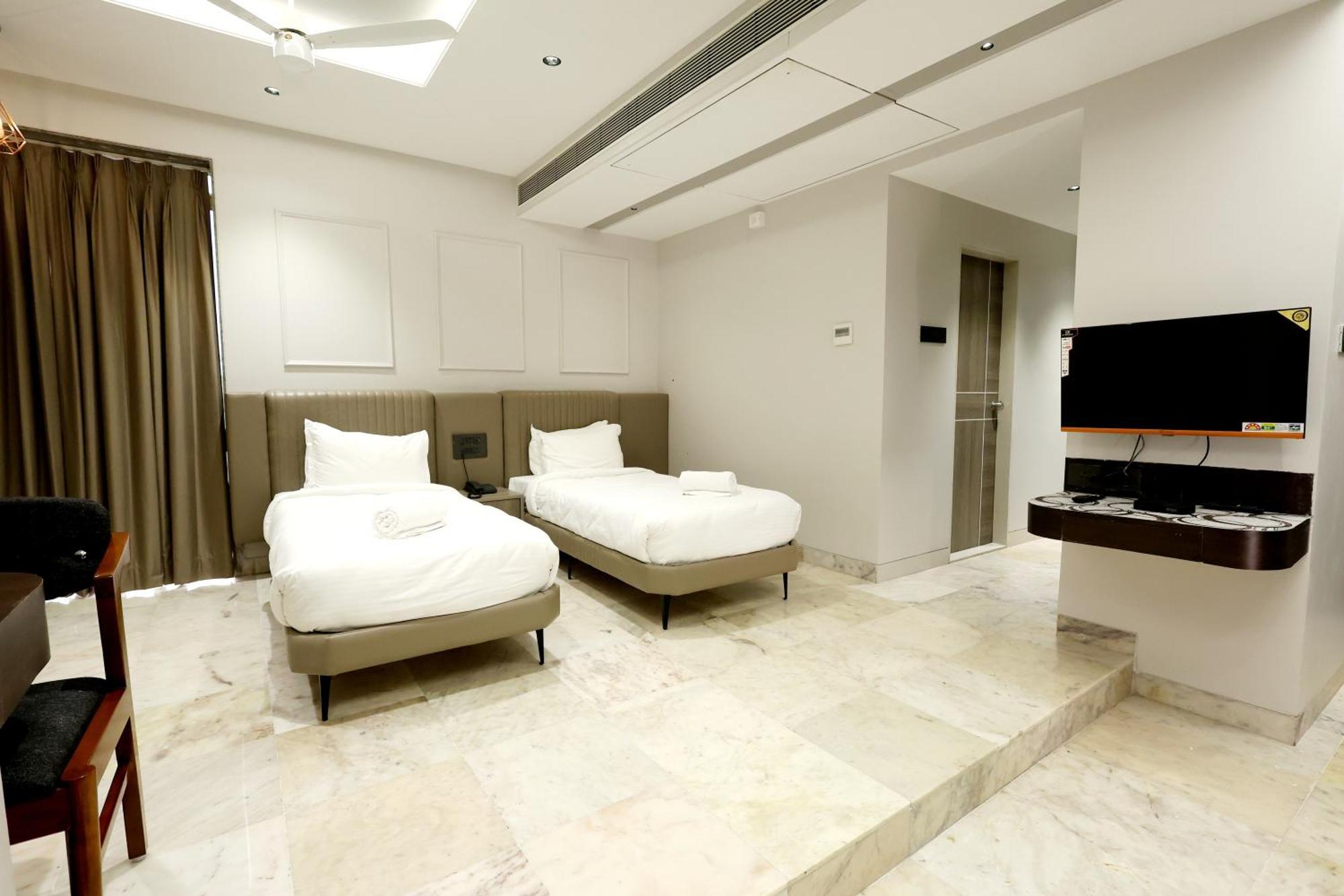 Hotel Statusinn, Ichalkaranji Екстериор снимка