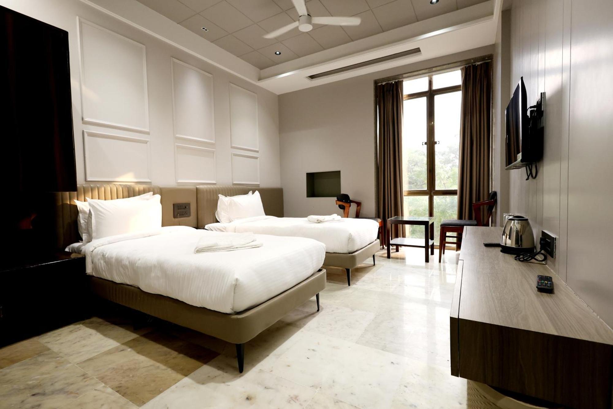 Hotel Statusinn, Ichalkaranji Екстериор снимка