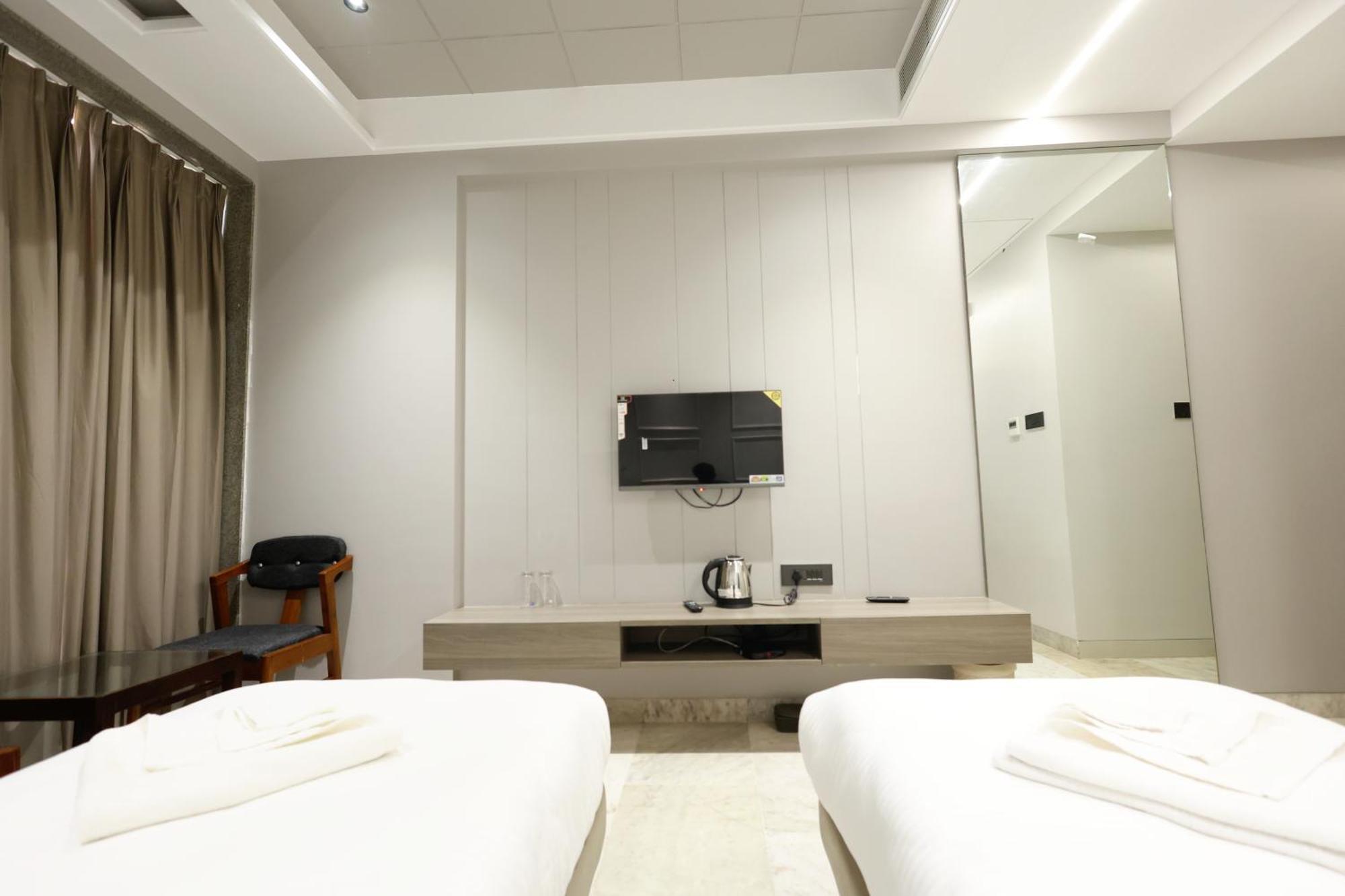 Hotel Statusinn, Ichalkaranji Екстериор снимка