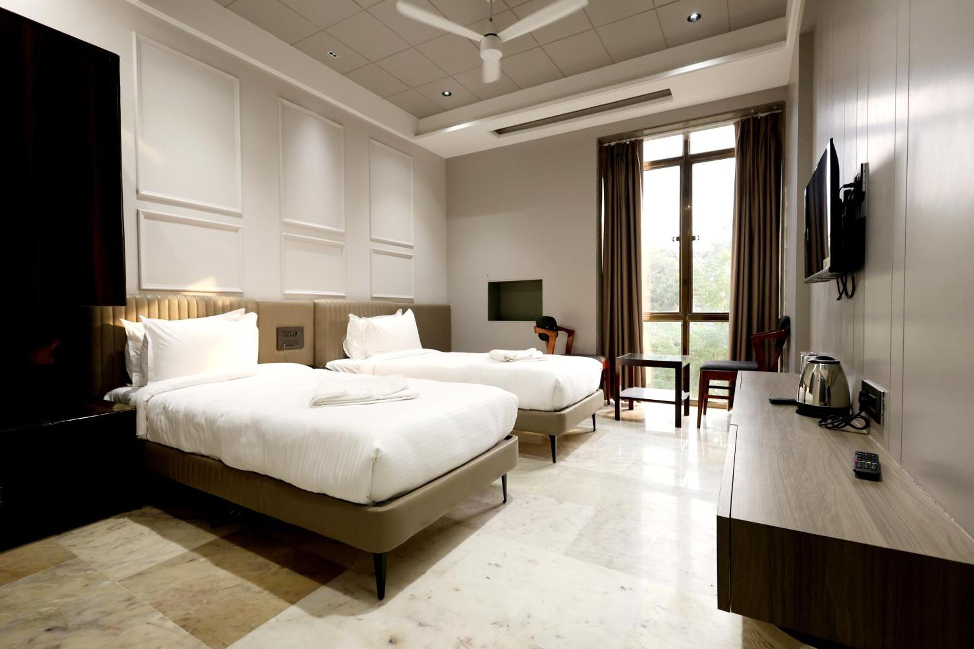Hotel Statusinn, Ichalkaranji Екстериор снимка