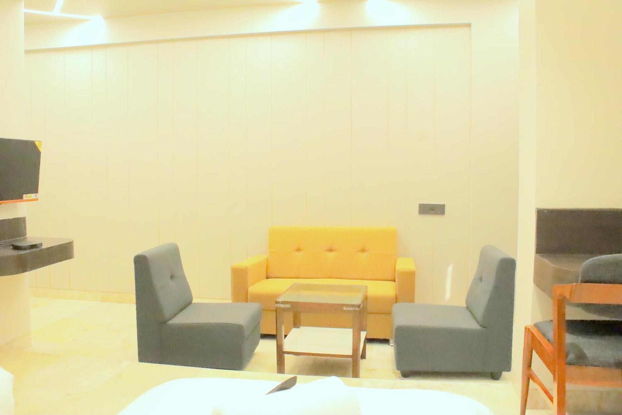 Hotel Statusinn, Ichalkaranji Екстериор снимка