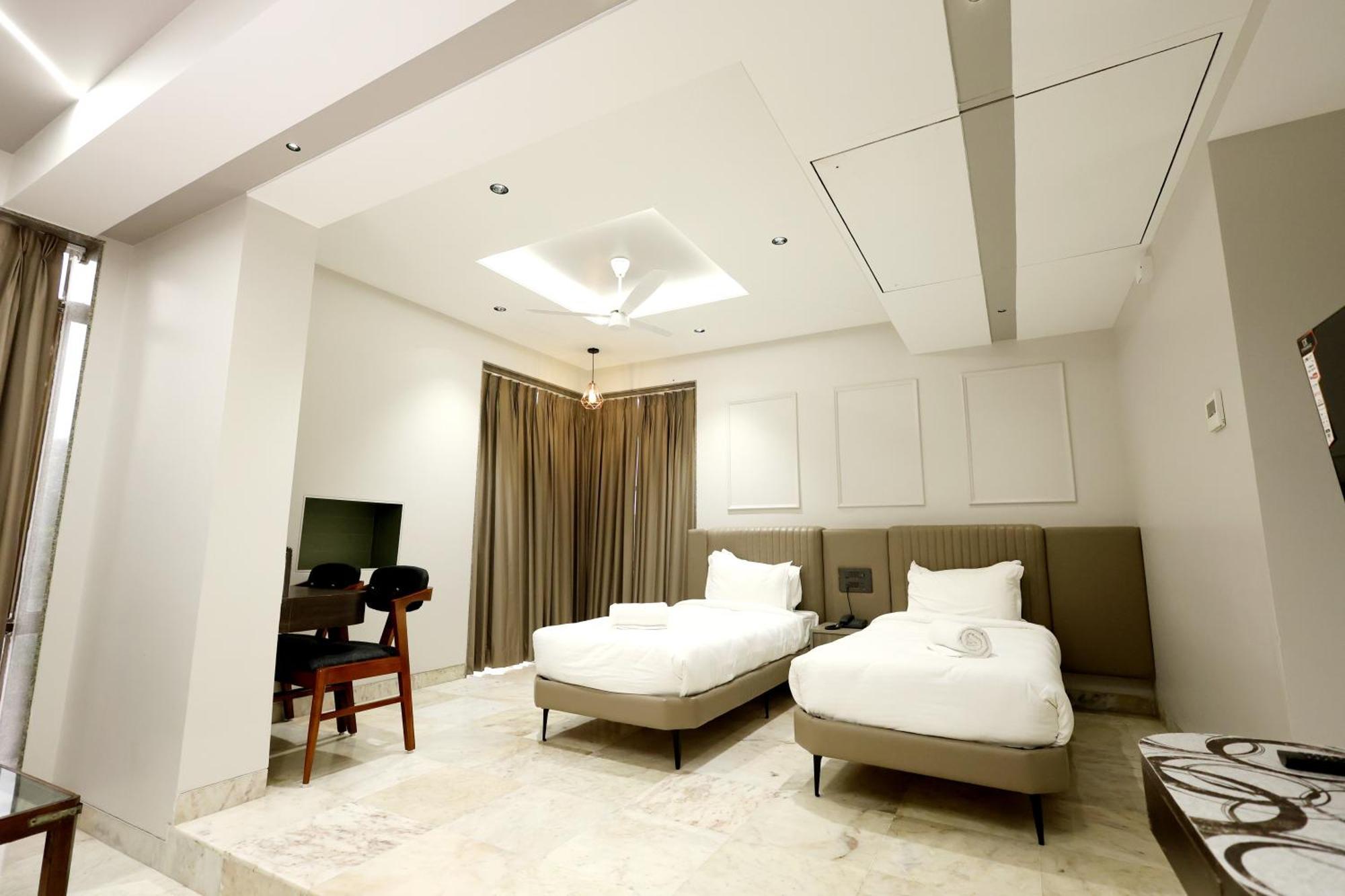 Hotel Statusinn, Ichalkaranji Екстериор снимка
