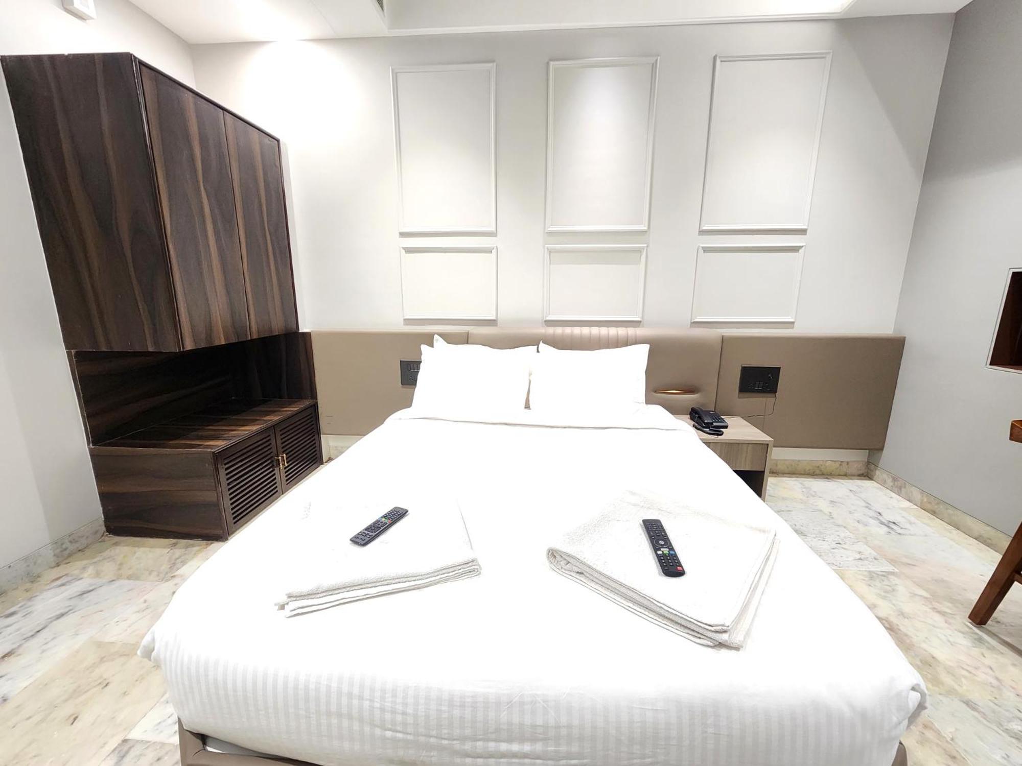 Hotel Statusinn, Ichalkaranji Екстериор снимка