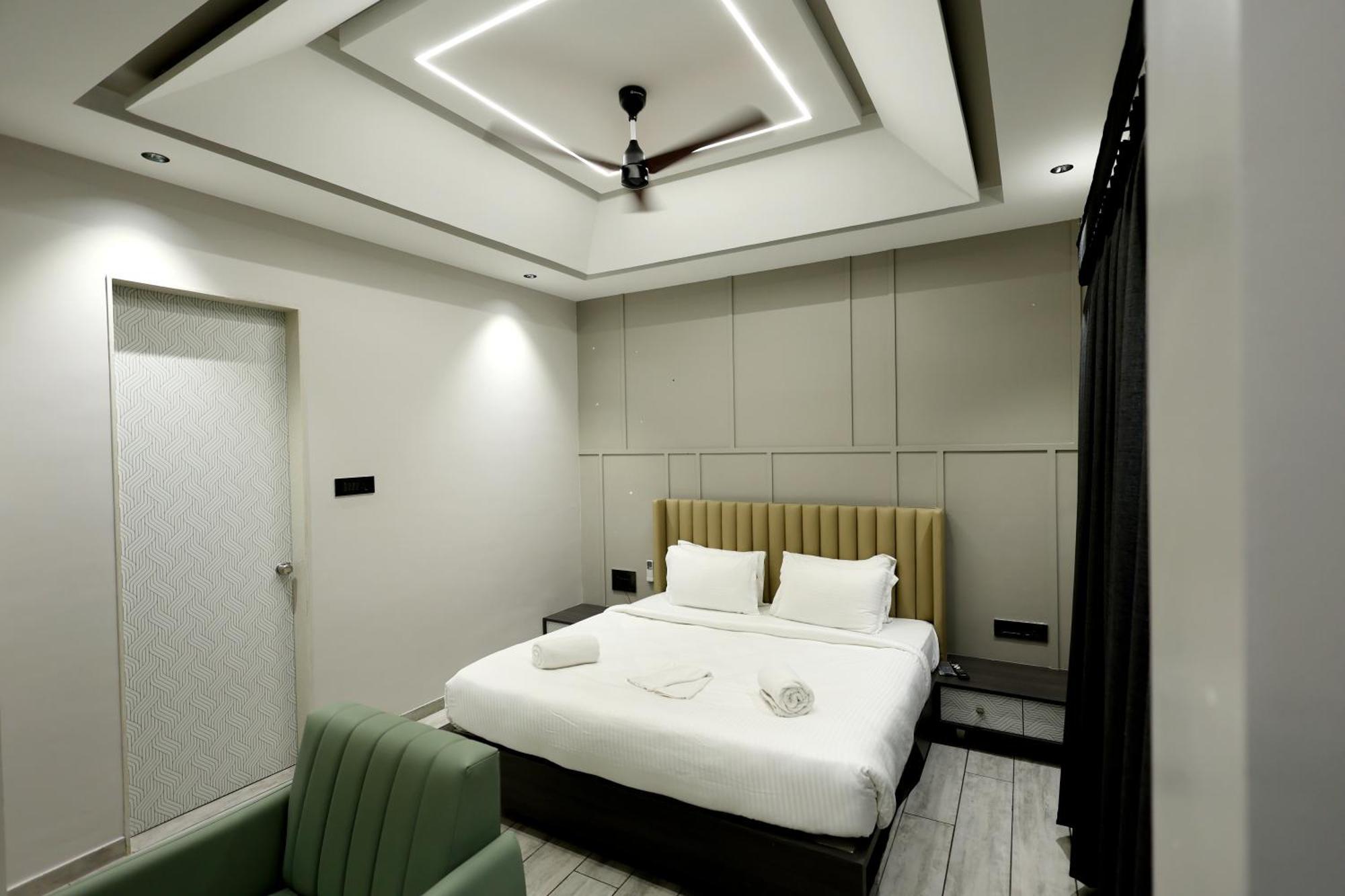 Hotel Statusinn, Ichalkaranji Екстериор снимка