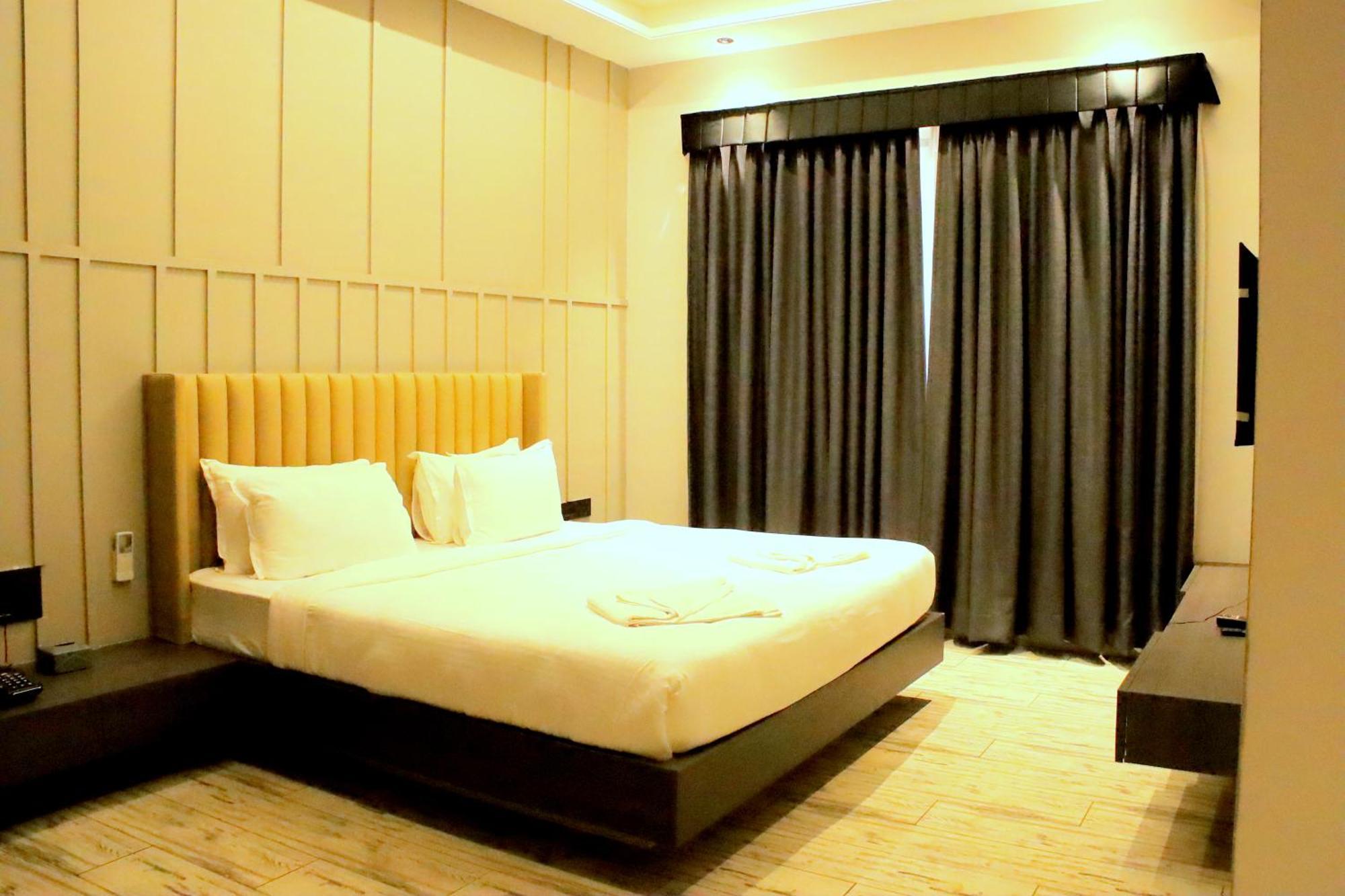 Hotel Statusinn, Ichalkaranji Екстериор снимка