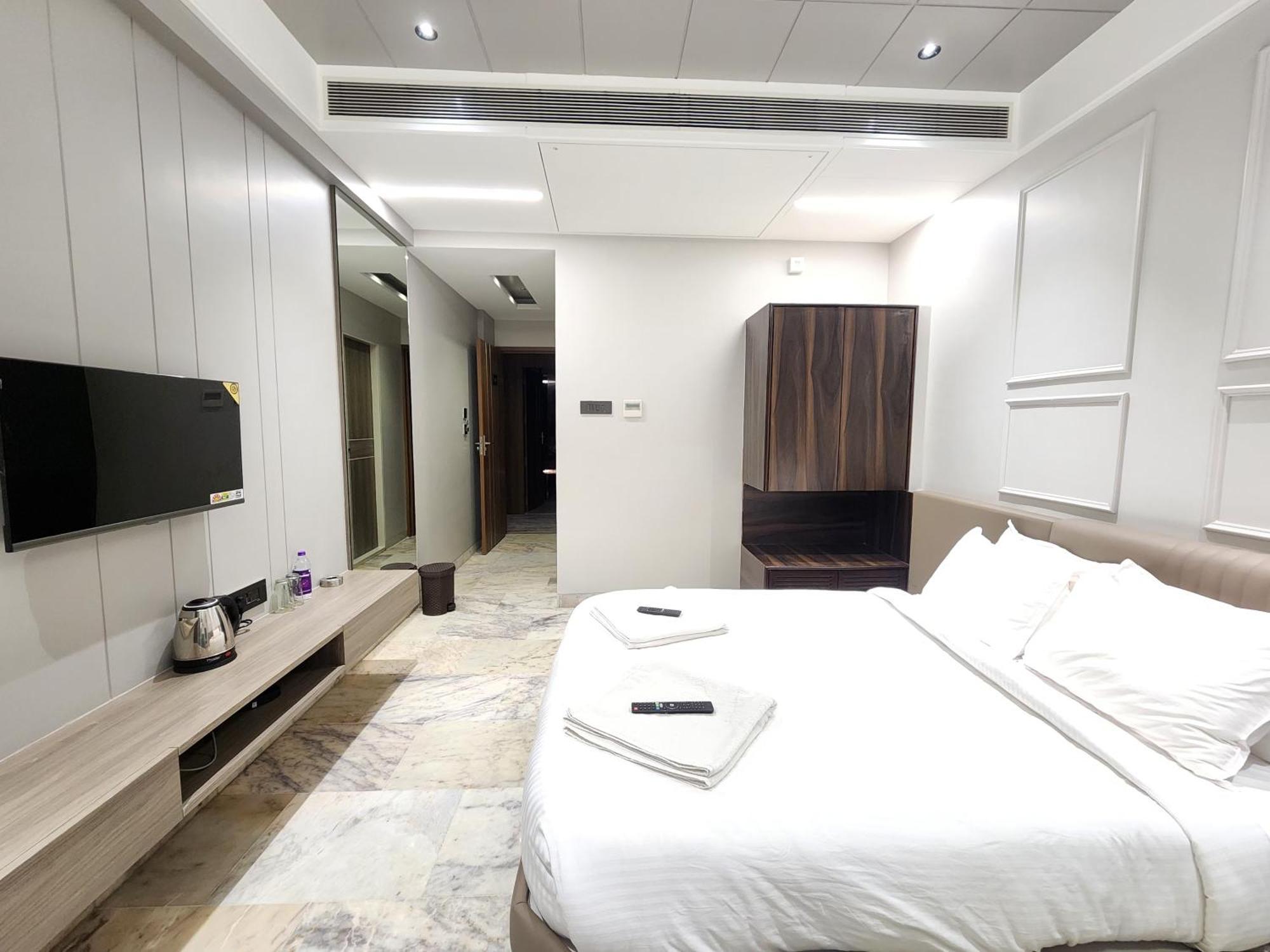 Hotel Statusinn, Ichalkaranji Екстериор снимка
