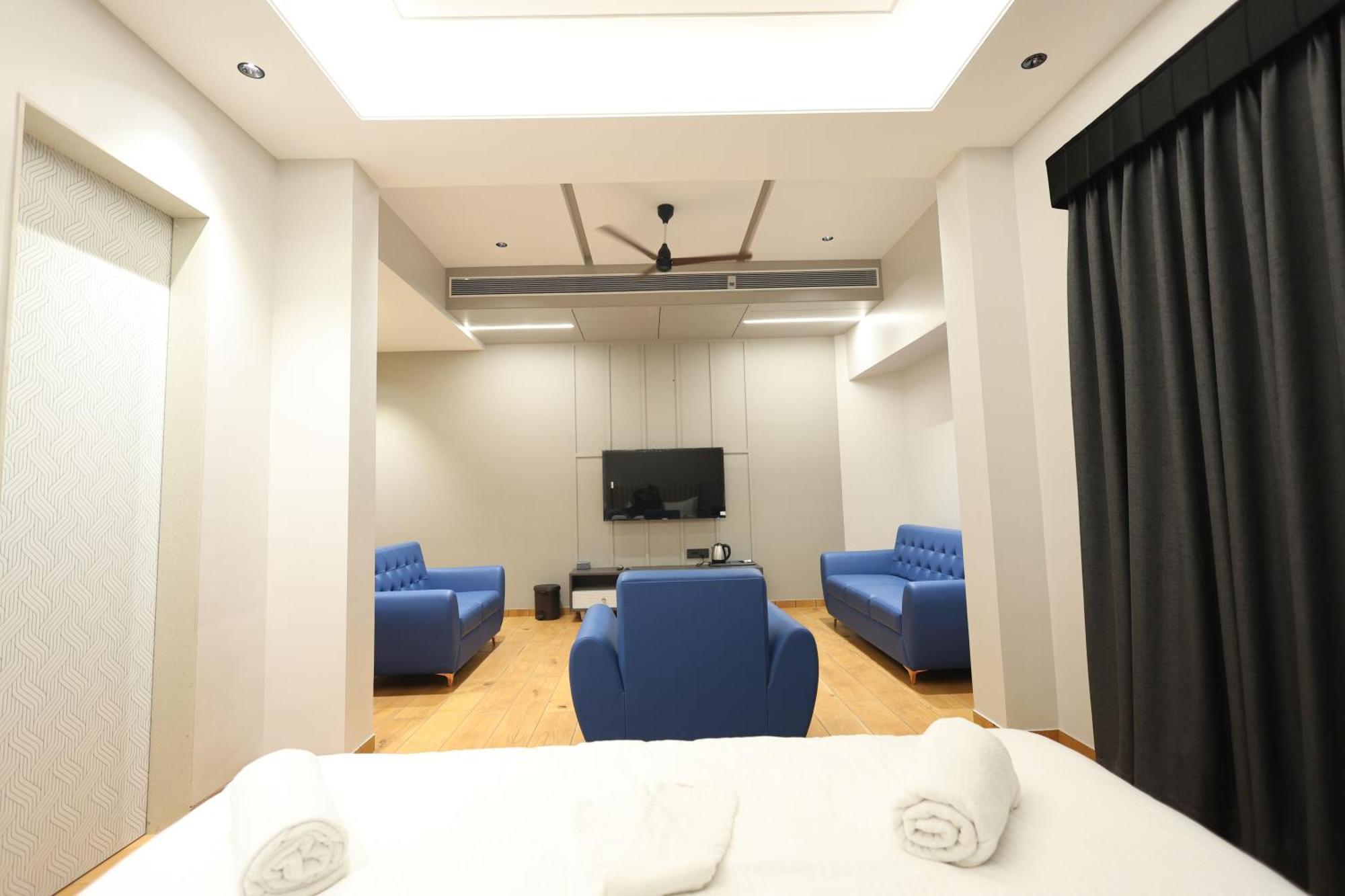 Hotel Statusinn, Ichalkaranji Екстериор снимка