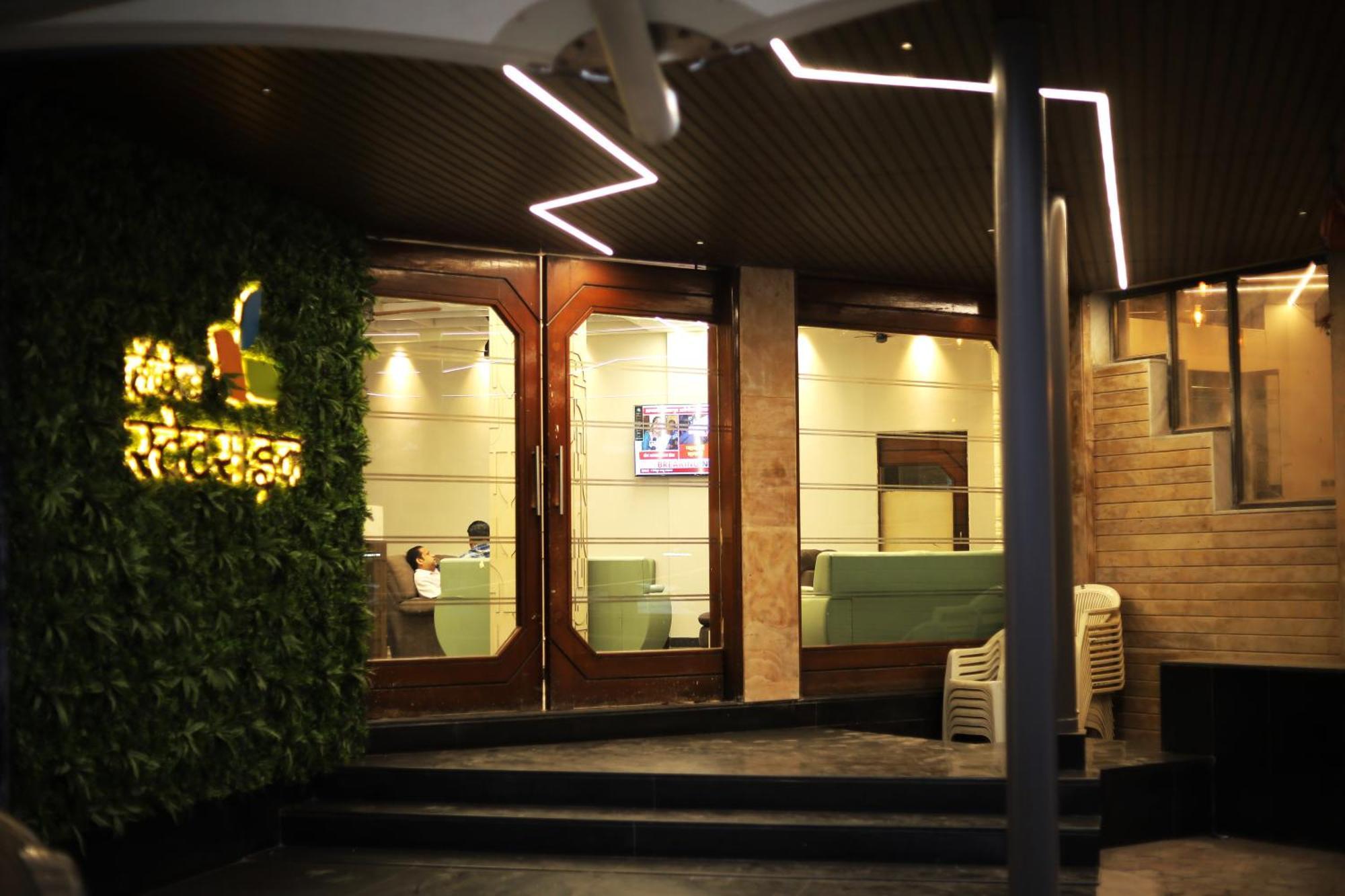 Hotel Statusinn, Ichalkaranji Екстериор снимка