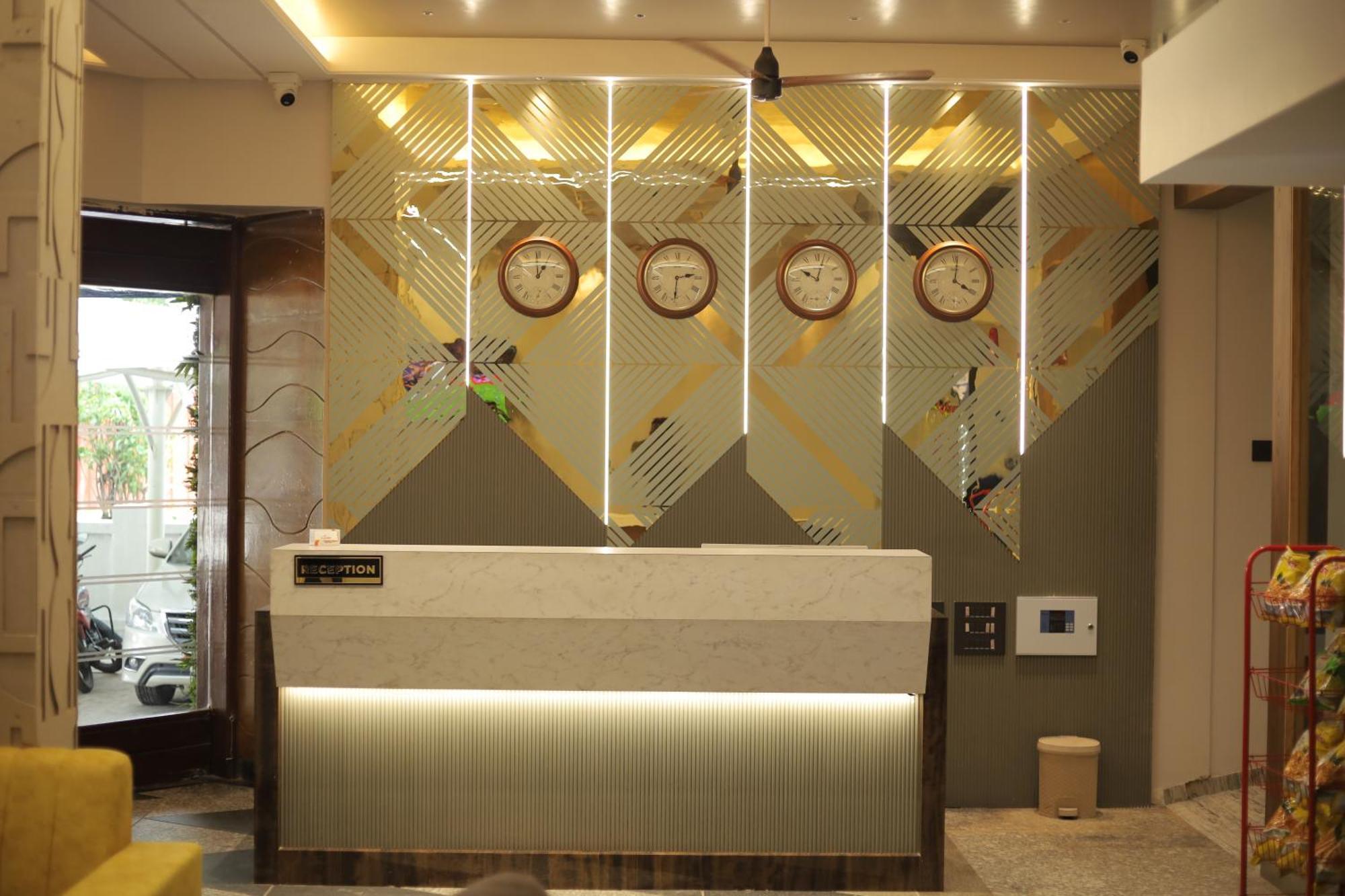 Hotel Statusinn, Ichalkaranji Екстериор снимка